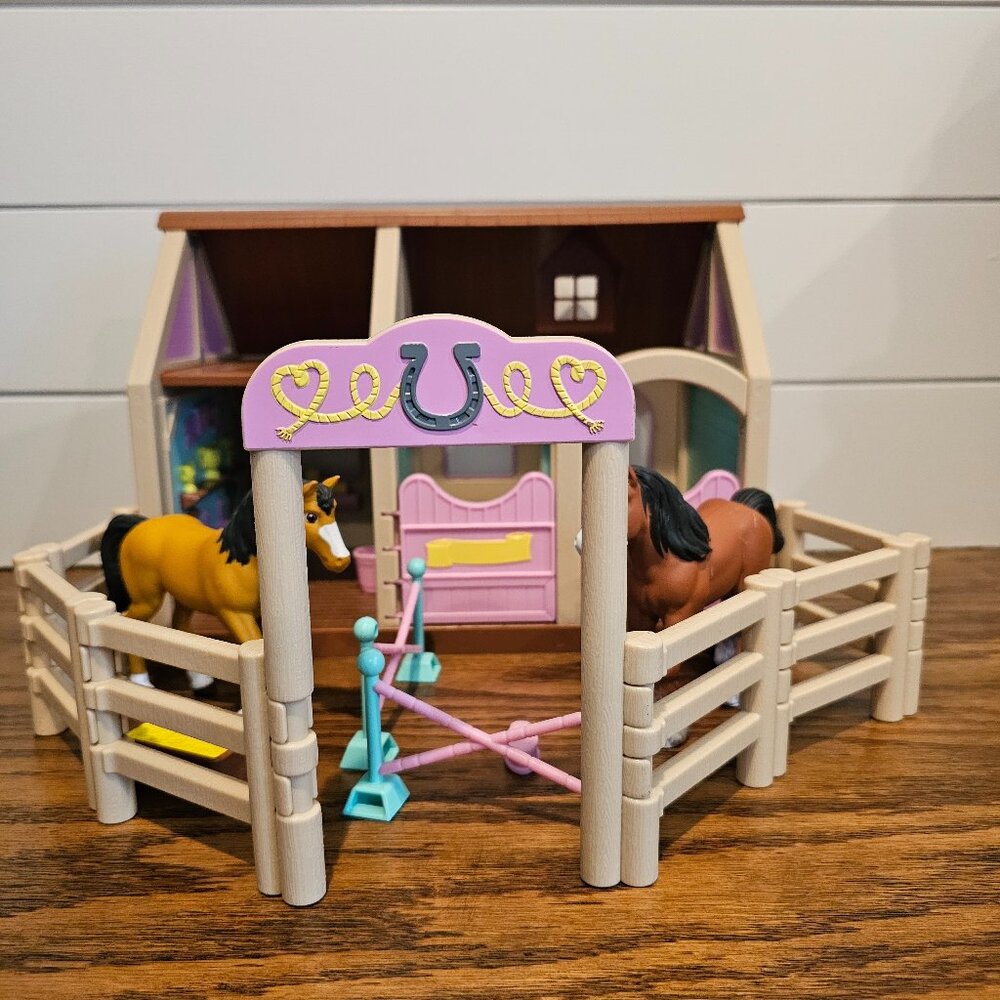 Precious Ponies Horse Playset